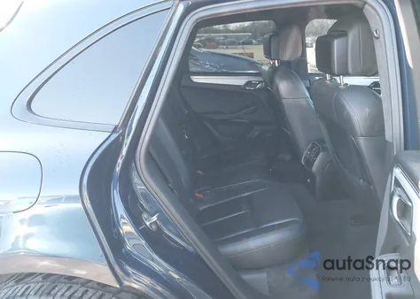 2016 Porsche Macan Turbo z USA, uszkodzony, nr VIN WP1AF2A58GLB90436